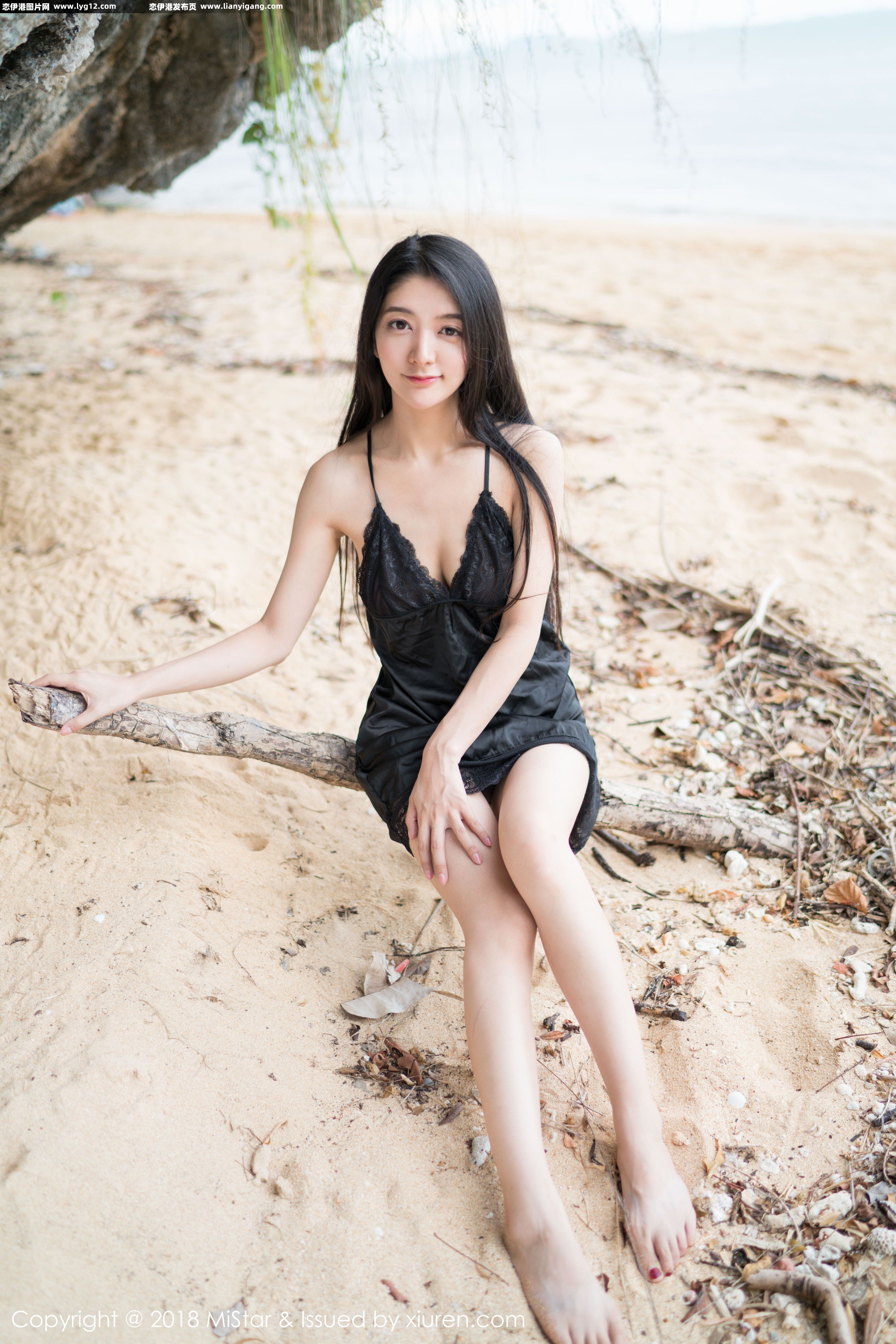 [MiStar魅妍社]Vol.207_嫩模小热巴甲米旅拍沙滩上开胸毛衣+黑色蕾丝睡裙 写真